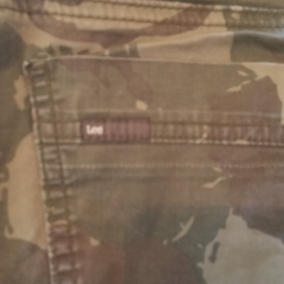 Lee Camo Capris - Picture 4 of 6